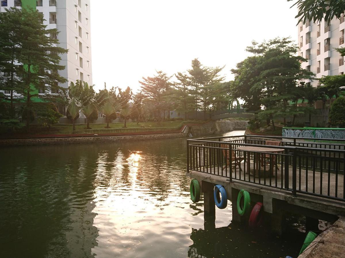 Готель Green Lake View Just Sleep & Cozy Pondokcabe Hilir Екстер'єр фото